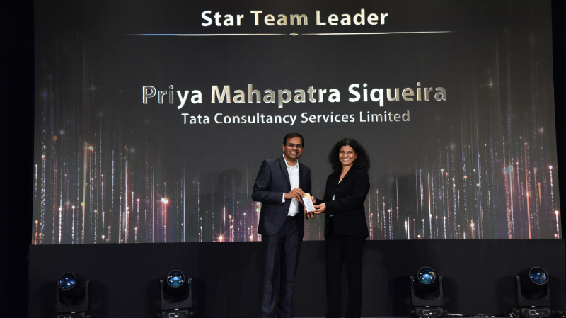 Priya Mahapatra Siqueira receives the Star Team Leader Award at the Ethics and Affirmative Action Summit 2025